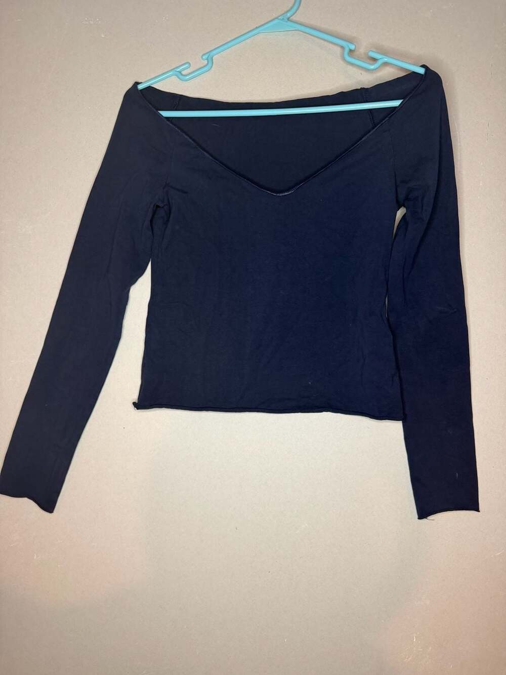Edikted Nattie Off Shoulder V-Neck Top Size M Navy Blue NWOT